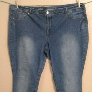 Avenue Distressed Denim Legging Size 30 A